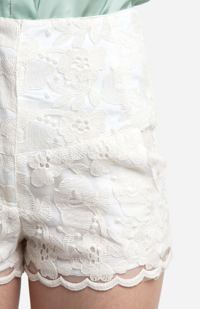 High Waisted Floral Lace Shorts in Ivory DAILYLOOK