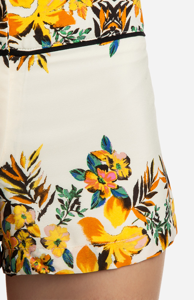 Tropical Flower Shorts in Ivory | DAILYLOOK
