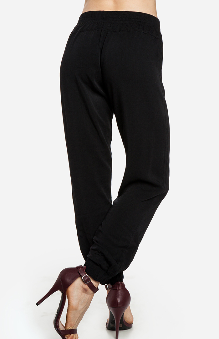 Edgy Athletic Pants in Black DAILYLOOK