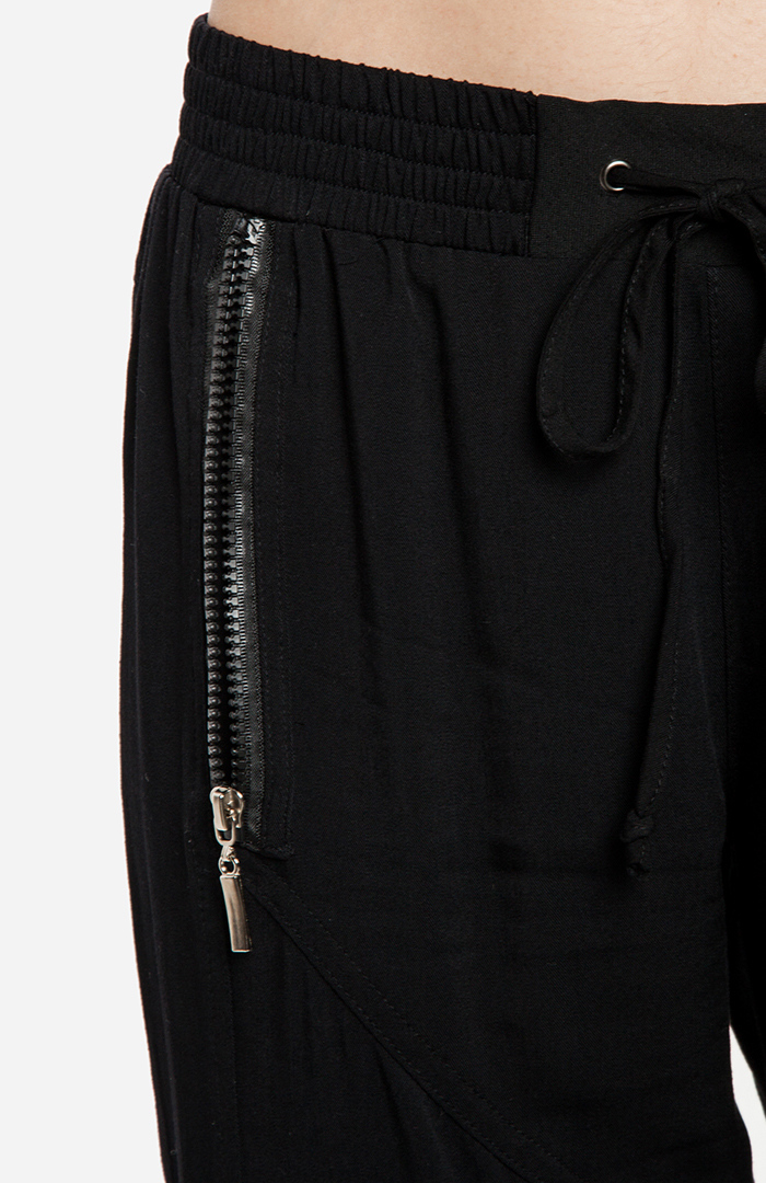 Edgy Athletic Pants in Black | DAILYLOOK