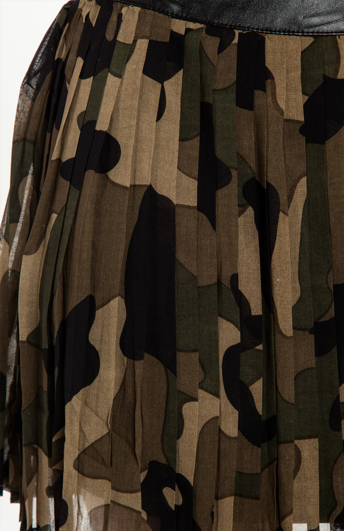 Pleated Camo Skirt in Olive | DAILYLOOK