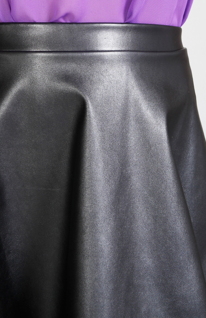 Faux Leather Circle Skirt in Black | DAILYLOOK