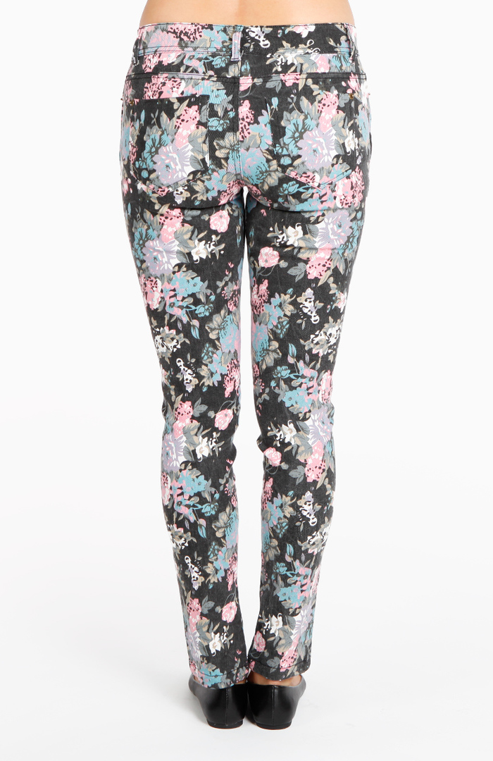 Country Floral Jeans in Black DAILYLOOK