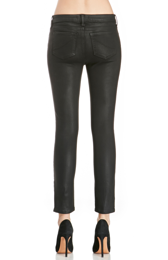 DAILYLOOK Cropped Coated Denim Skinnies in Black DAILYLOOK