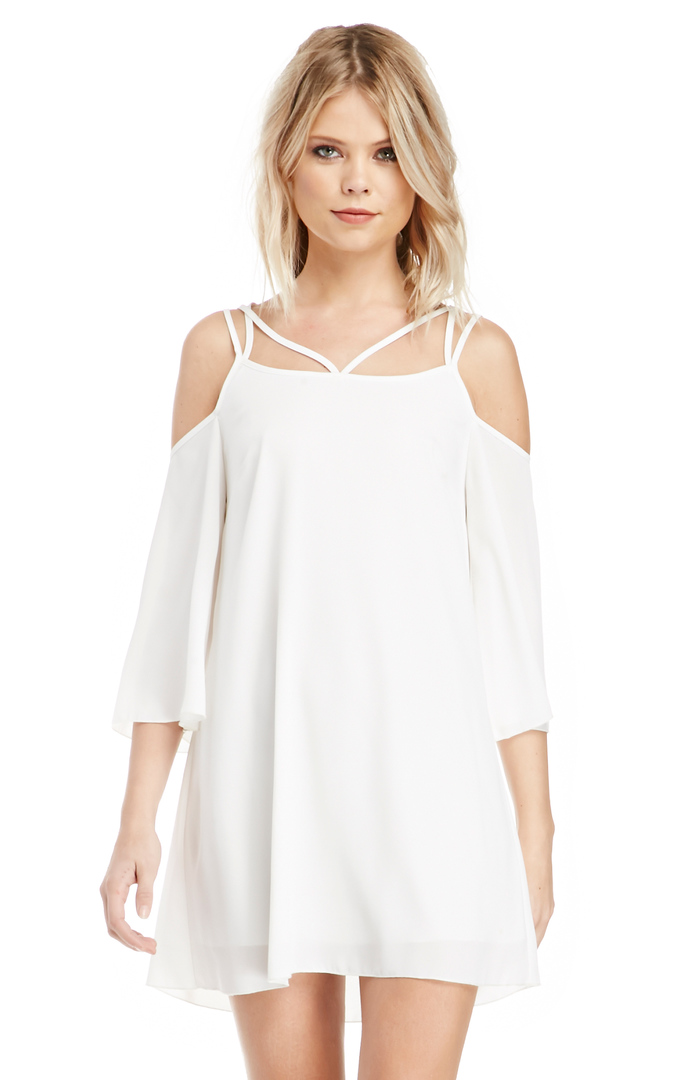 DAILYLOOK Bare Shoulder Tunic Dress in White | DAILYLOOK