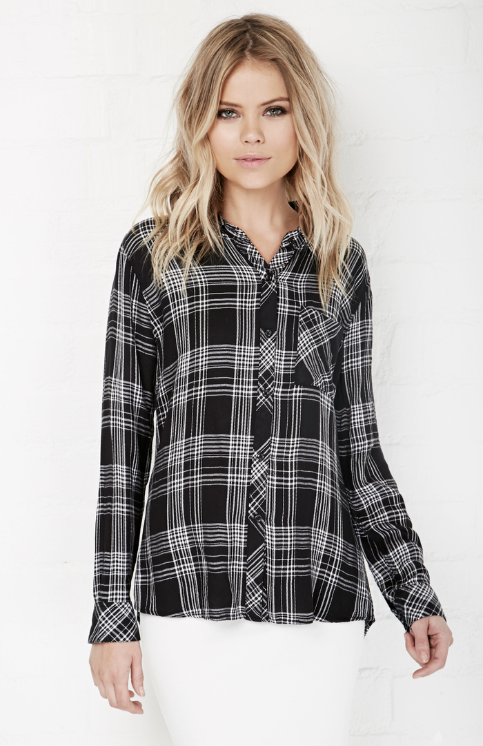 Rails Hunter Button Down Plaid Shirt in Black/Ivory | DAILYLOOK