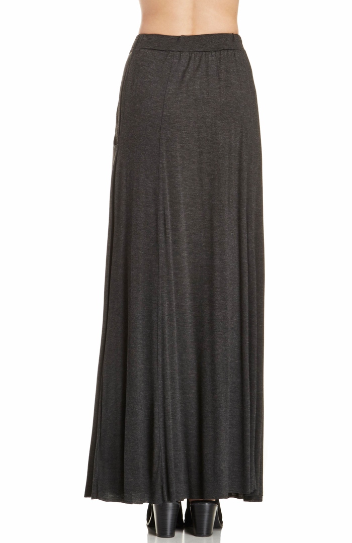 DAILYLOOK Pocketed Stretch Knit Maxi Skirt in Charcoal | DAILYLOOK