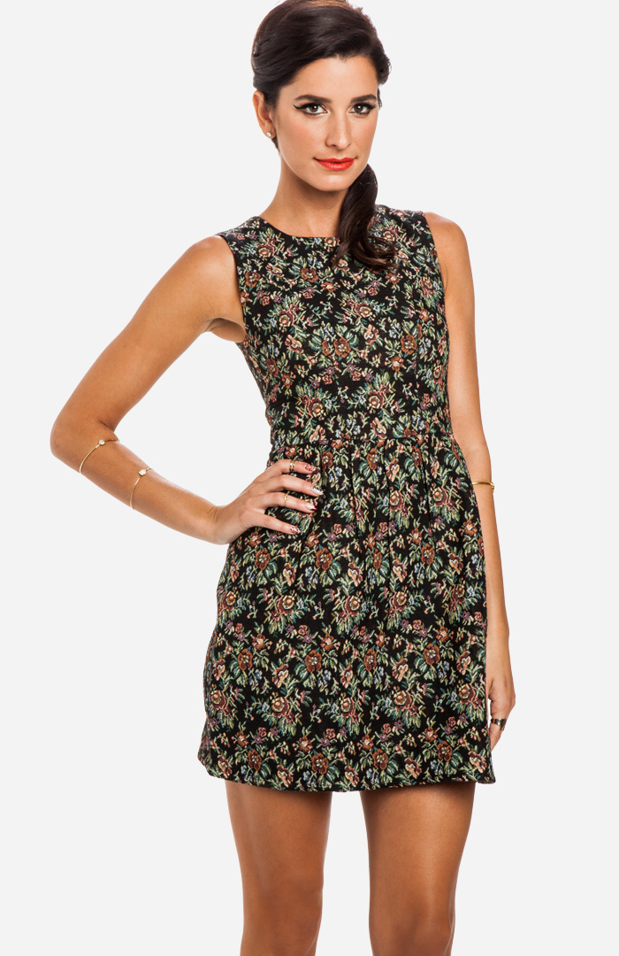 Floral Tapestry Dress in Black DAILYLOOK