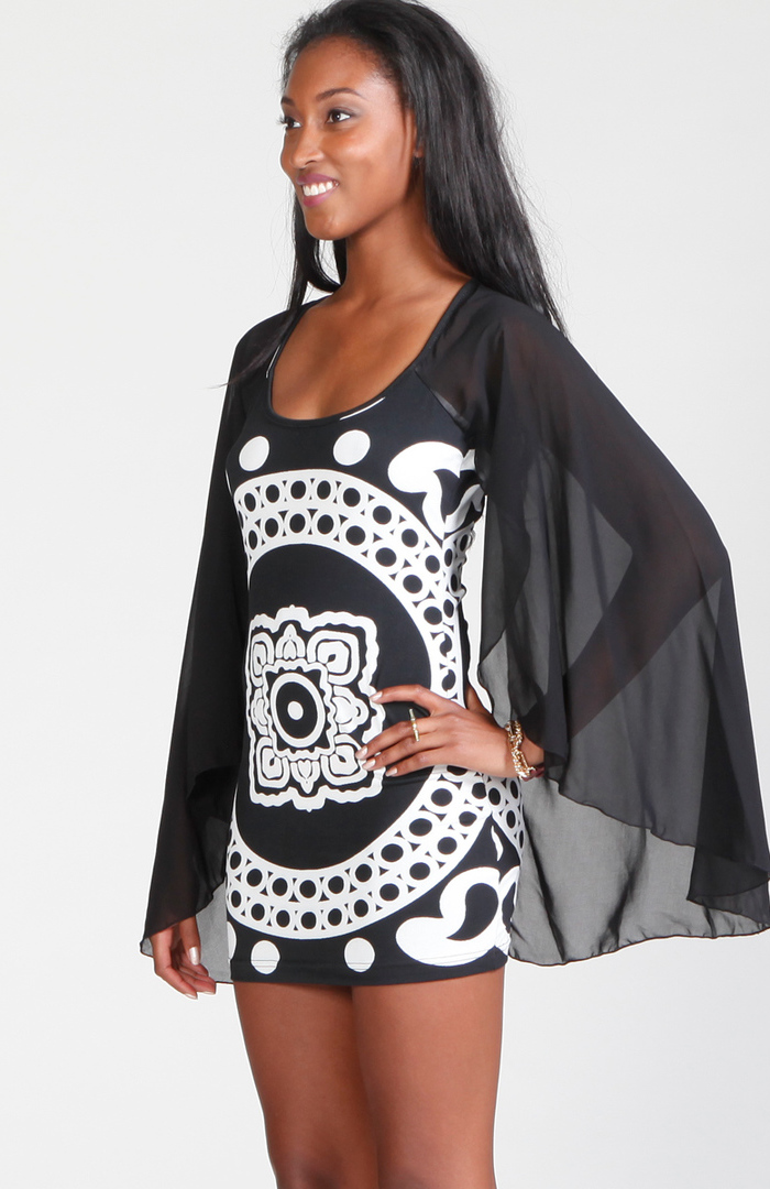 Floral Bat Sleeve Tunic in Black DAILYLOOK
