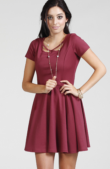 Jersey Short Sleeve Dress in Burgundy | DAILYLOOK