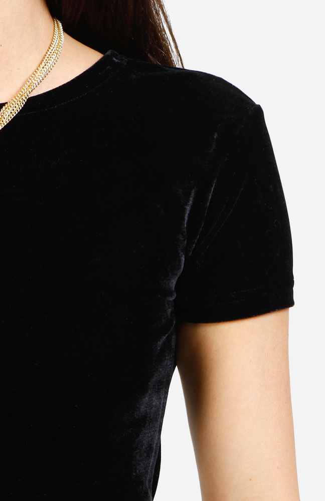 Short Sleeve Velour Dress in Black DAILYLOOK