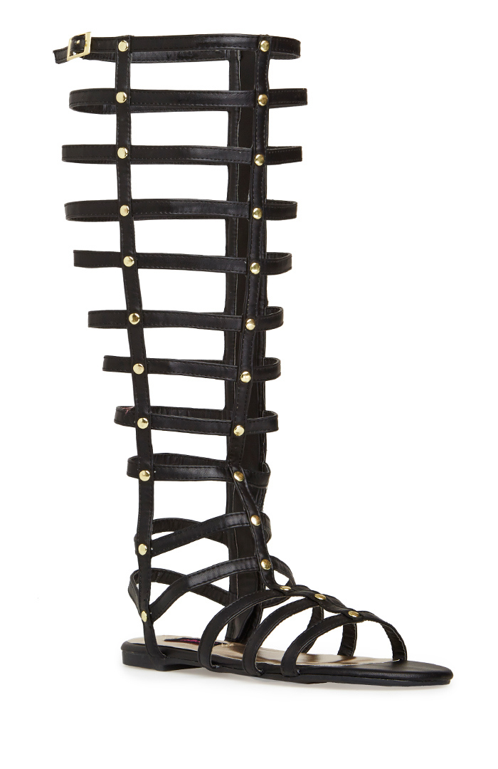 Simply Studded Gladiator Sandals in Black | DAILYLOOK
