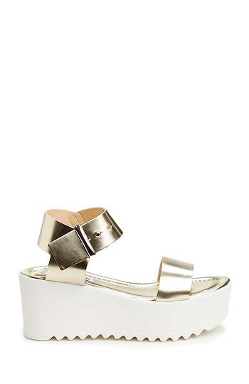 Steve Madden Surfside Platform Sandals in Gold | DAILYLOOK