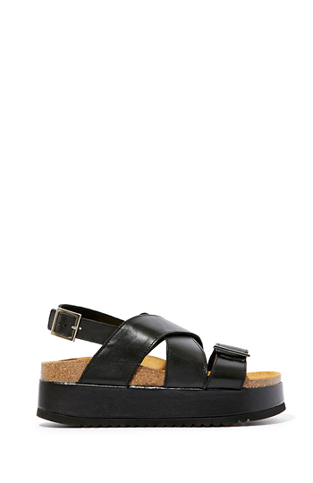 Yerse Platform Sandals in Black | DAILYLOOK