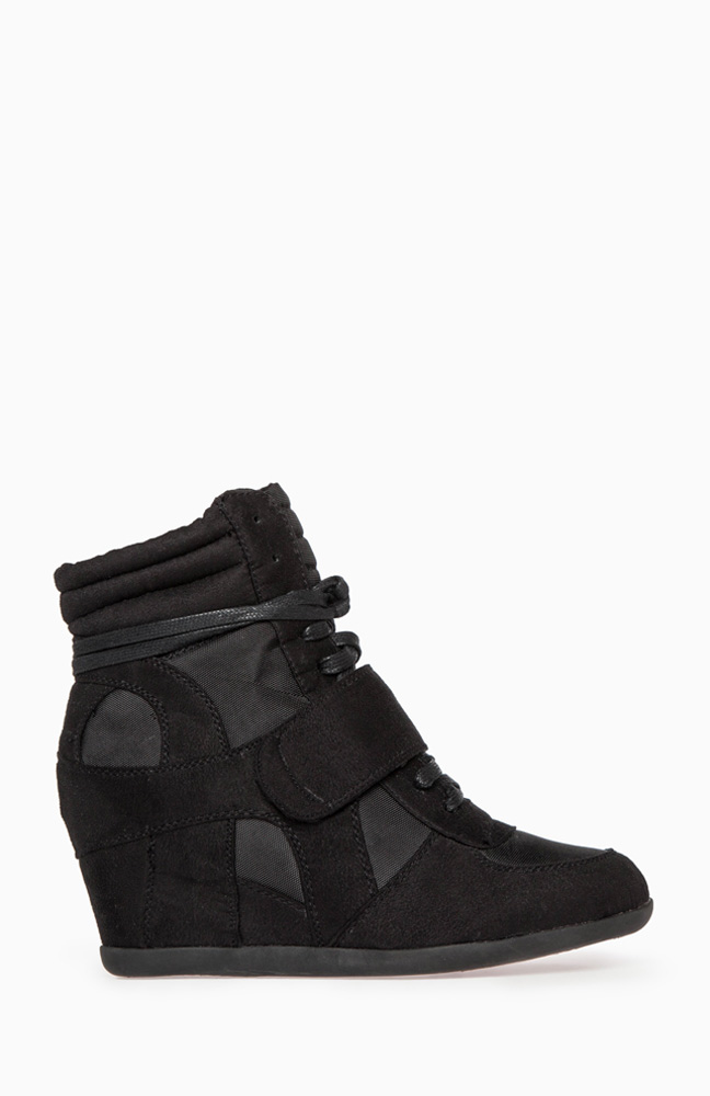 Hidden Wedge Sneakers in Black DAILYLOOK