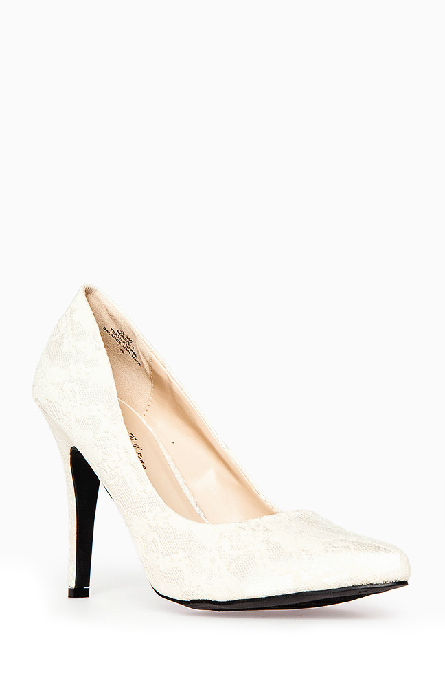 Lace Party Pumps in Ivory | DAILYLOOK