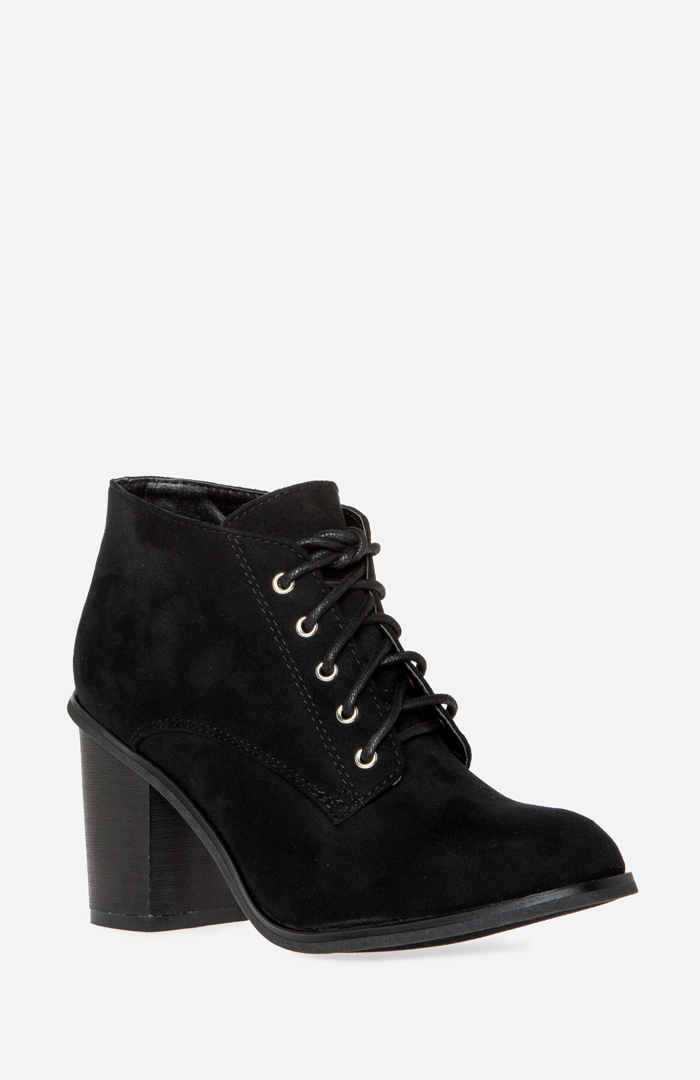 Chunky Heel Lace Up Booties in Black | DAILYLOOK