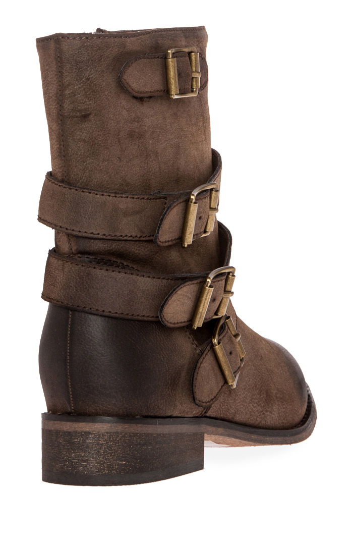 Quad Buckle Boots in Brown | DAILYLOOK