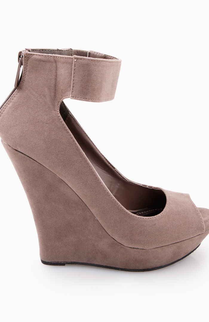 pointed toe wedges with ankle strap