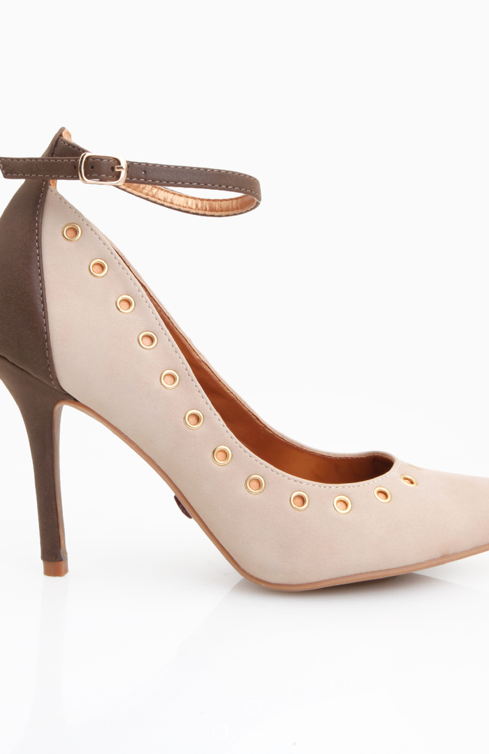 heels with pointed sole