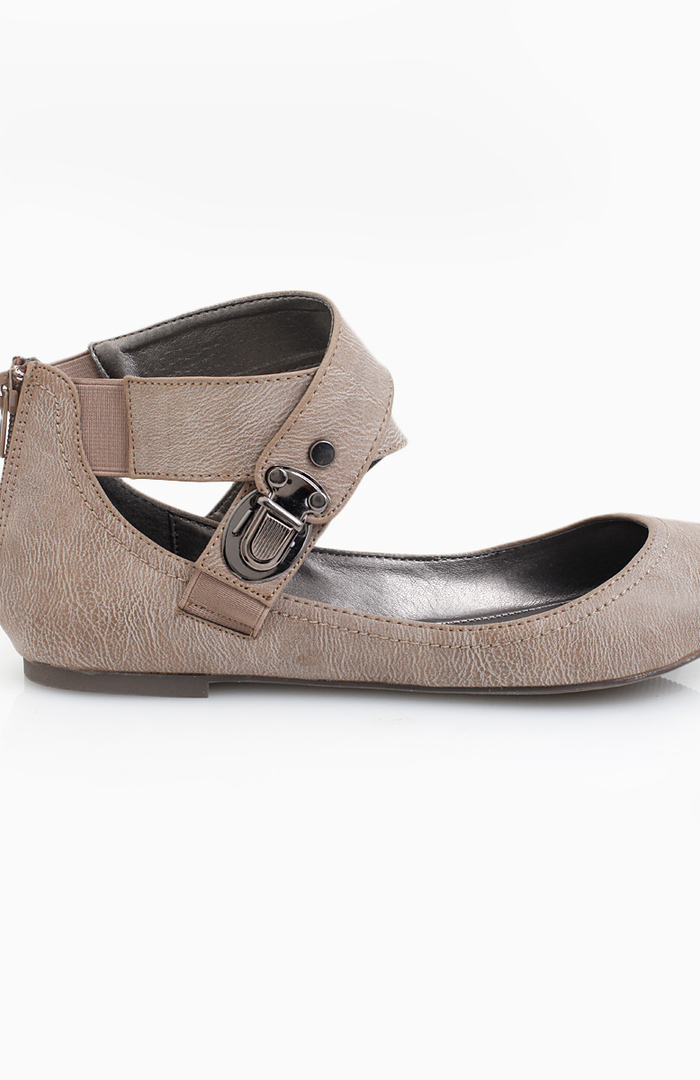 cross strap flat shoes