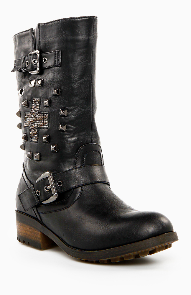 Studded Cross Boots in Black | DAILYLOOK