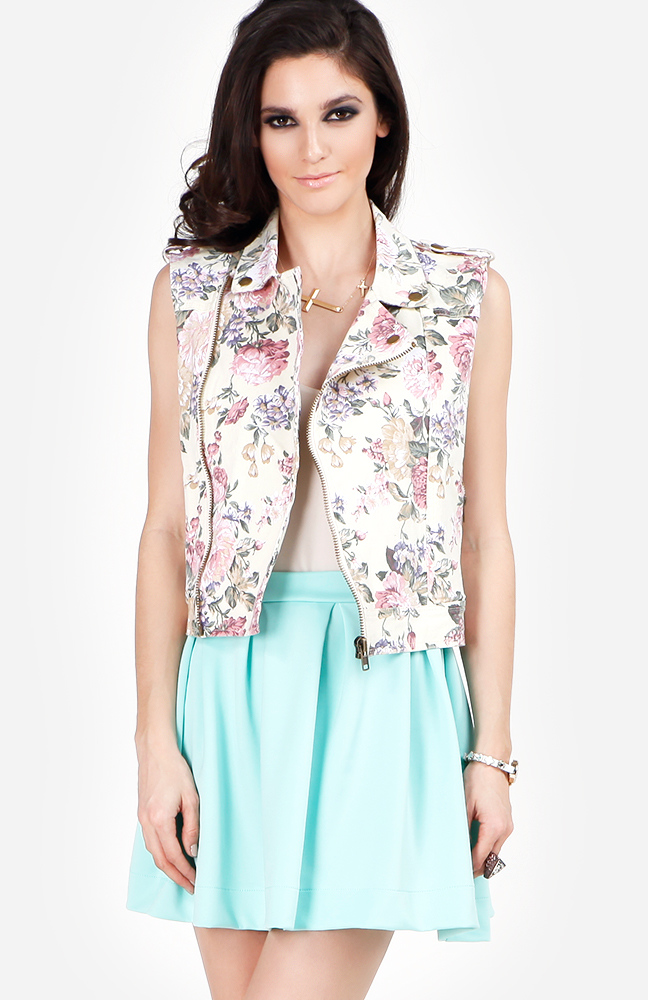 Floral Denim Vest in Cream DAILYLOOK