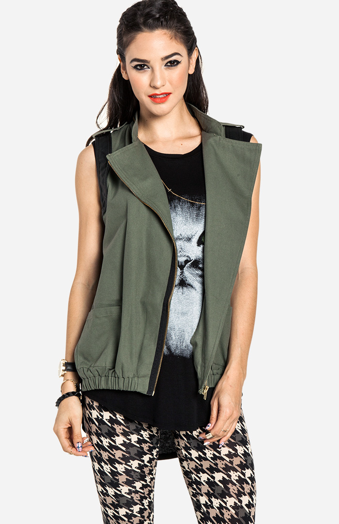 Utility Vest in Olive DAILYLOOK