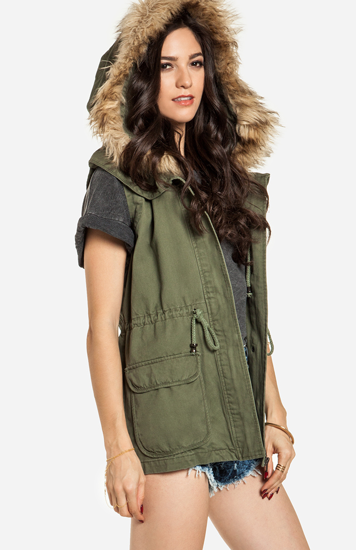Hooded Utility Vest in Olive DAILYLOOK