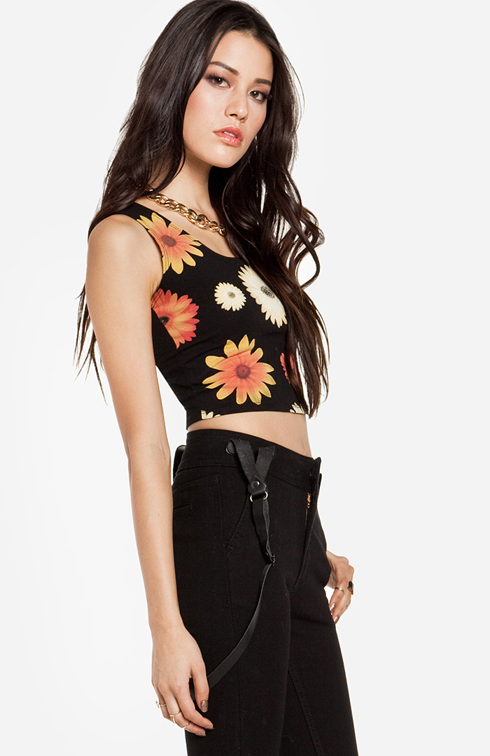 Daisy Print Crop Top in Black DAILYLOOK